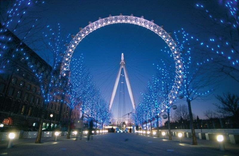 London: Christmas Lights Bus Tour With Live Guide - Live Commentary by a London Expert: Why Guests Keep Praising the Guides