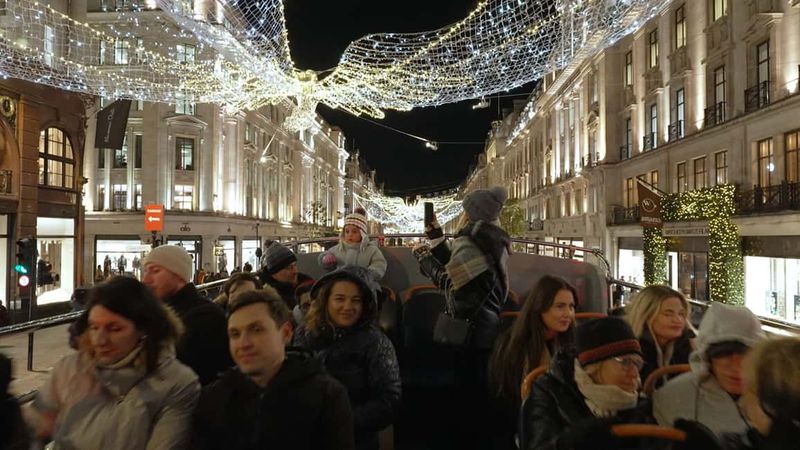 London: Christmas Lights Bus Tour With Live Guide - Getting On Smoothly at the Meeting Points