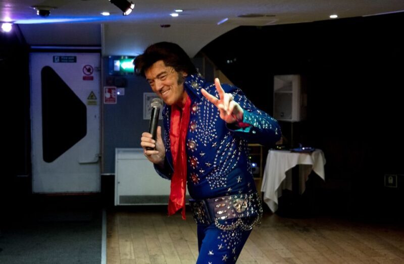 London: Dinner Cruise with Elvis Tribute on the Thames River - Food & Drink Quality