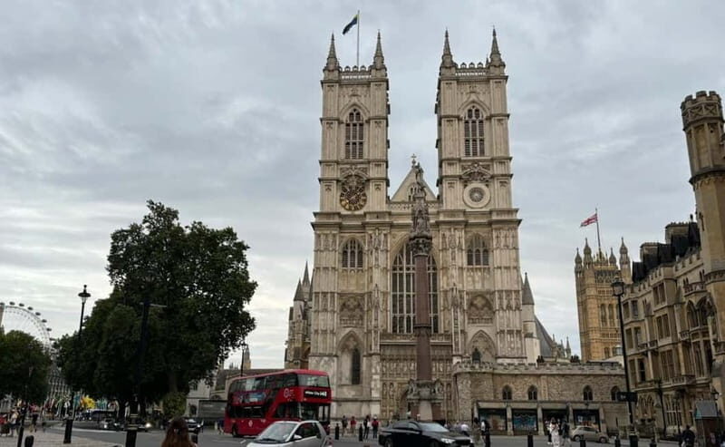 London: Essential Tour and Changing of the Guard - Key Points