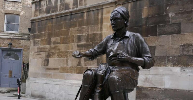 London: Fashion History of the Square Mile Walking Tour - Key Points