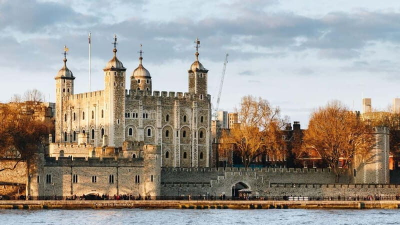 London from Edinburgh by Rail with Sightseeing & London Eye. - Who will love this experience?