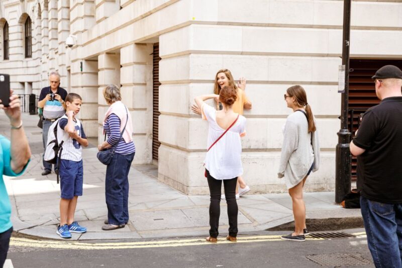 London: Guided Harry Potter Bus Tour of Locations - FAQs