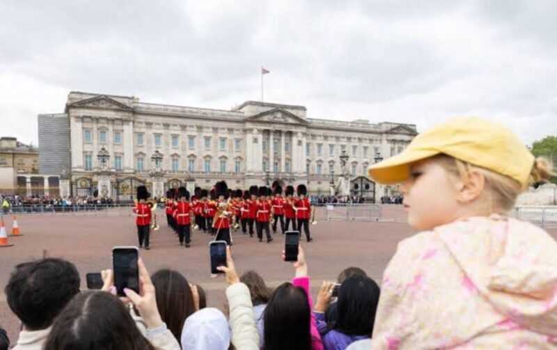 London: Guided Walking Tour with Changing Of The Guard - What Makes This Tour Stand Out?
