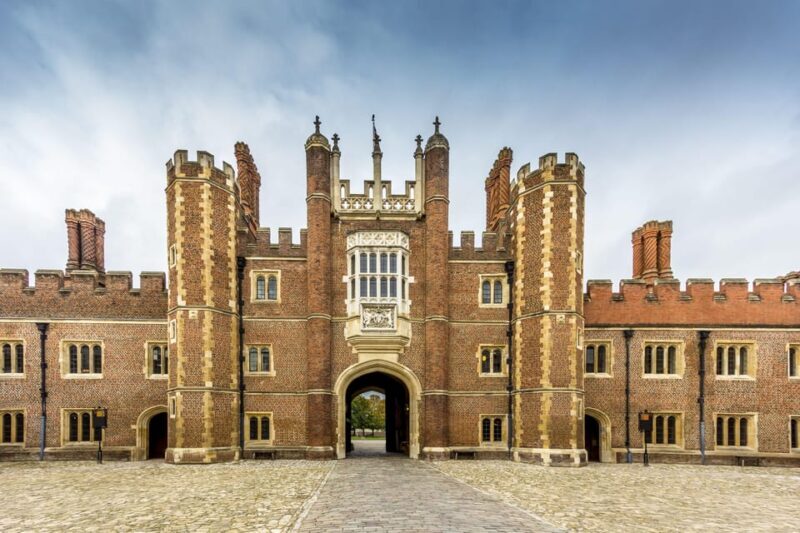 London: Hampton Court Palace Private Tour with Train Option - Who Should Consider This Tour?