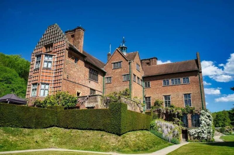 London: Hever Castle & Chartwell House Private Day Tour - Exploring Hever Castle: A Tudor Treasure