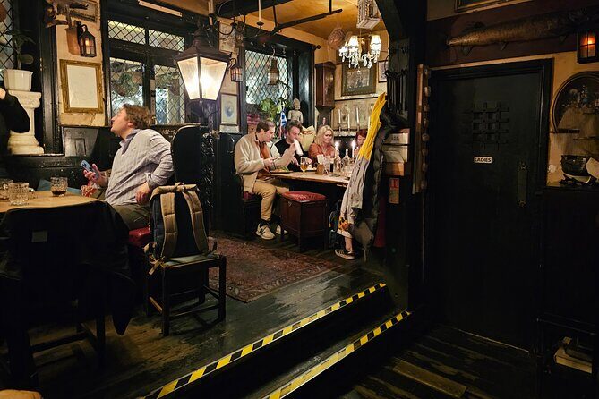 London Historical Pub Tour with Pilgrims and Pirates - Exploring Londons Hidden Side: The Pub Tour That Combines History and Atmosphere