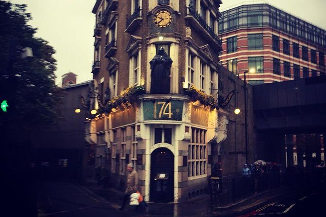 London Introduction Walking Tour - Trafalgar Square: The City’s Heart
