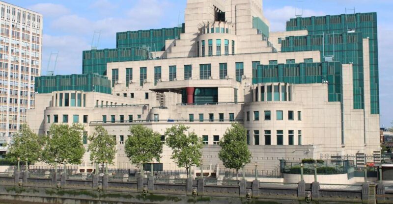 London: James Bond Small Group Mini Coach Tour - Who Should Consider This Tour?