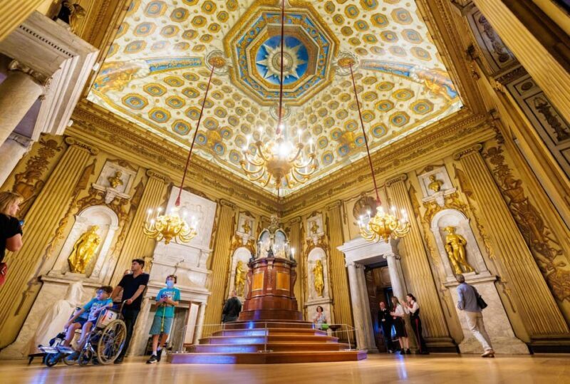 London: Kensington Palace Tour, Guard Change & Afternoon Tea - In-Depth Look at the Experience