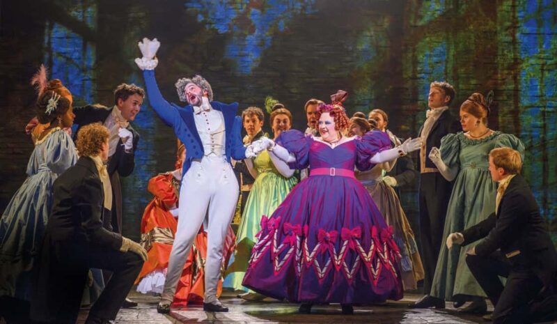 London: Les Misérables Ticket & 2-Course Pre-Show Meal - Who Should Consider This Experience