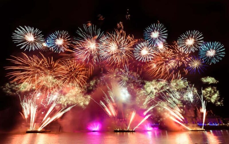 London: New Years Eve Cruise aboard the Silver Raven - The Experience in Detail