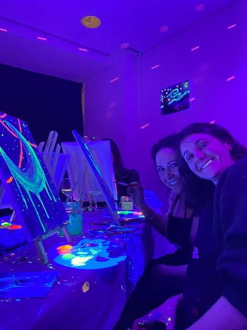 London: Paint and Sip in the Dark with Bottomless Drinks - The Itinerary—What to Expect