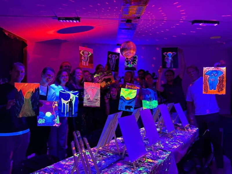London: Paint and Sip in the Dark with Bottomless Drinks - Accessibility and Practical Details