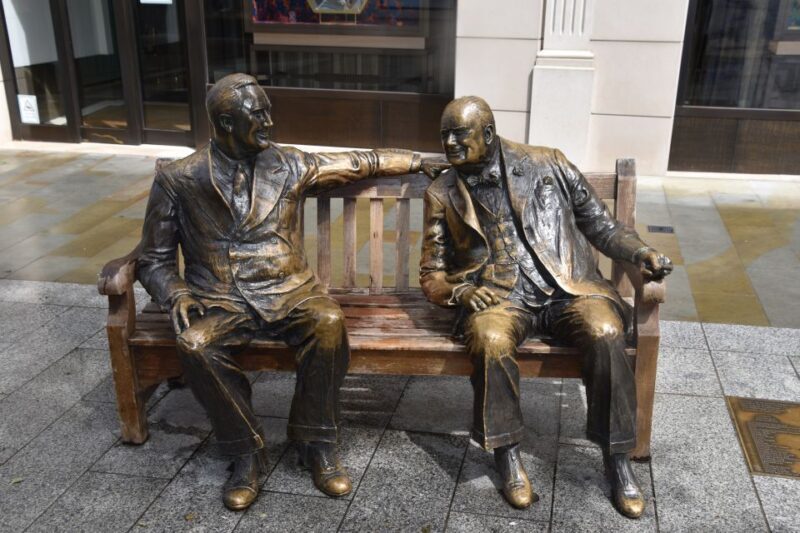 London: Private Churchill Walking Tour - A Closer Look at the Churchill London Tour