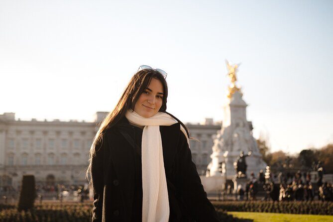 London : Private Photoshoot Outside Buckingham Palace - Practical Tips for Booking and Enjoying Your Photoshoot