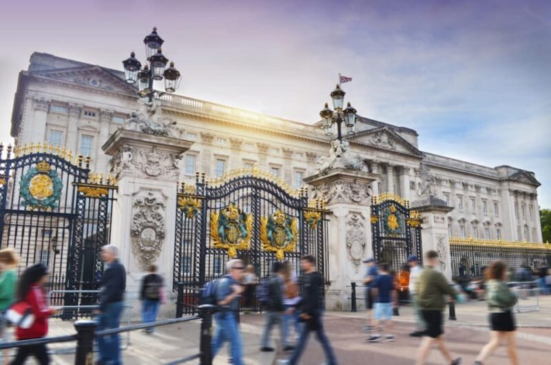London: Private Royal Walking Tour with a Local Guide - Key Points