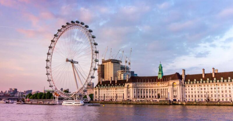 London: Private Walking Tour in Spanish - Key Points