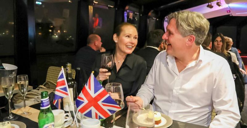 London: River Thames Dinner Cruise - Dietary Needs: Gluten-Free and Vegetarian Timing Matters