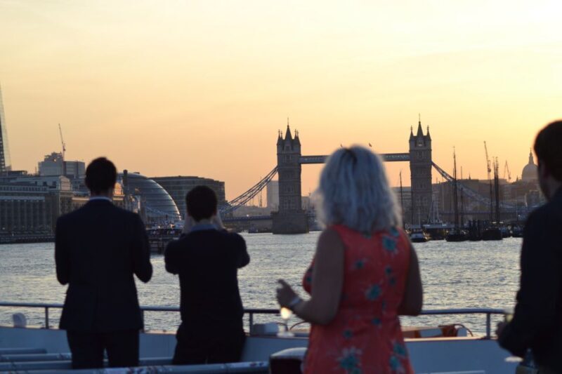 London: River Thames Evening Cruise with Bubbly and Canapés - Key Points