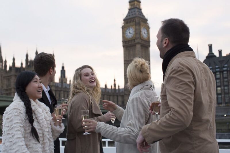 London: River Thames Evening Cruise with Bubbly and Canapés - The Ambiance: Music, Food, and Comfort