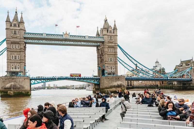 London: River Thames Hop-On Hop-Off Sightseeing Cruise - Seating Comfort and Practical Comfort Tips