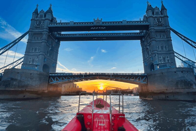 London: River Thames Sunset Speedboat Experience with Drink - Key Points