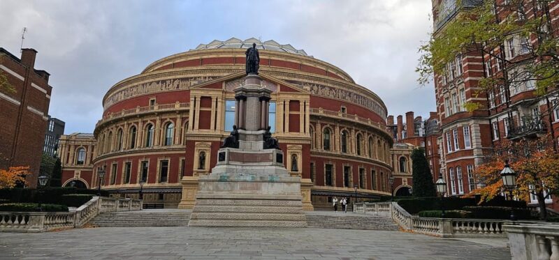 London: Royal Kensington Walking Tour - A Closer Look at the Kensington Walking Tour
