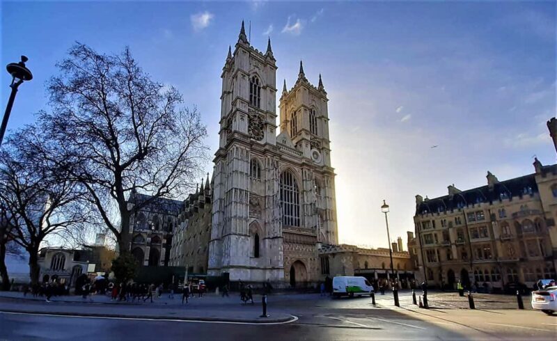 London: Royal Rascals and Scandalous Sovereigns Walking Tour - What to Expect from the Royal Rascals Tour