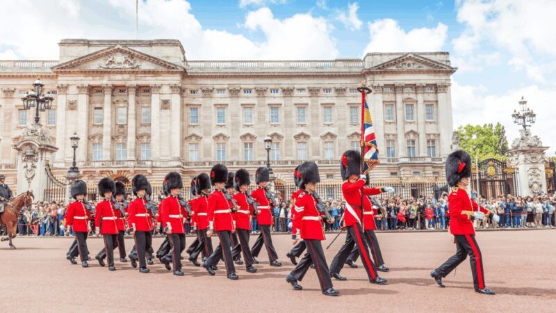 London: Royal Walking Tour with Changing Of The Guard - The Itinerary in Detail: What to Expect