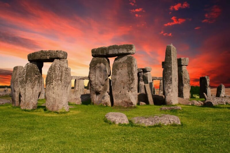 London: Stonehenge, Cotswolds, and Bath Private Day Trip - What to Expect in Terms of Duration and Group Size