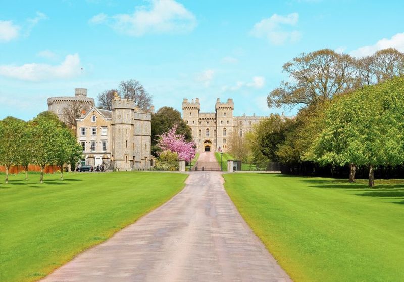 London: Stonehenge, Windsor, and Bath Day Trip by Bus - Inside the Roman Baths and the Pump Room Drink