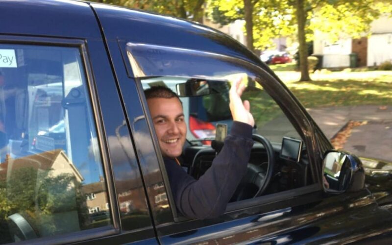 London: Taxi 50+ Sights Private Tour & Thames River Cruise - Key Points