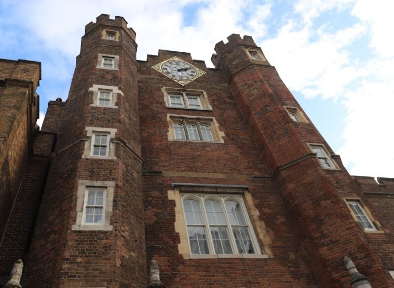 London: Three Palaces Walk & Tea at Kensington Palace - Key Points