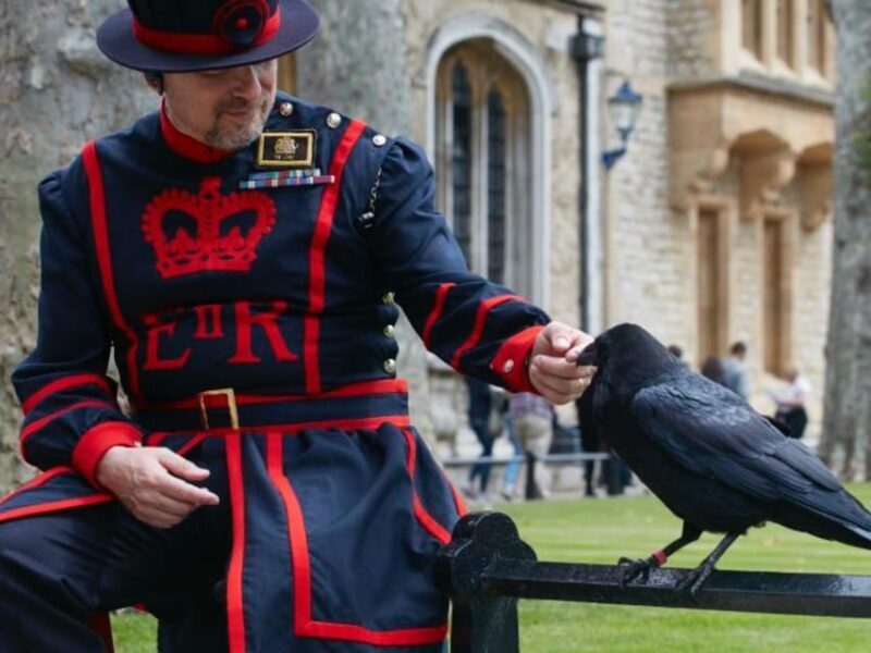 London: Top 30 Sights Walking Tour and Tower of London Entry - Key Points