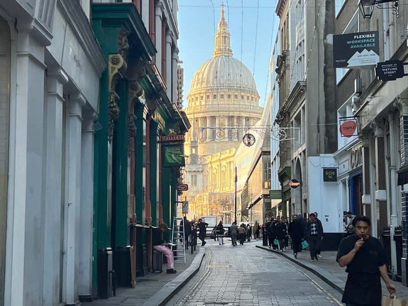 London: Tour of the oldest part of the city. - Key Points