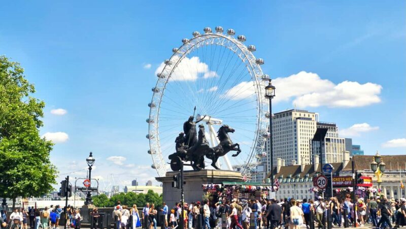 London tour with a qualified tour guide - Key Points