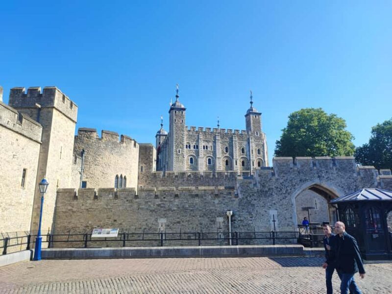 London: Tower of London and All Hallows Church Private Tour - Walkthrough of the Experience