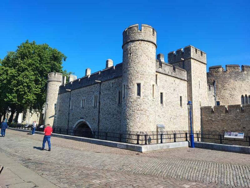 London: Tower of London and All Hallows Church Private Tour - FAQ