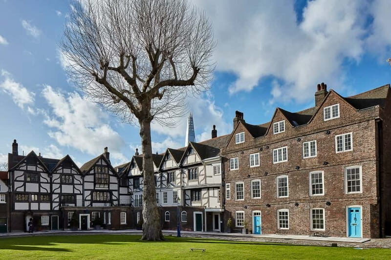 London: Tower of London and Crown Jewels Exhibition Ticket - What to Expect from Your Tour at the Tower of London