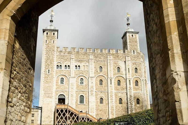 London: Tower of London and Crown Jewels Exhibition Ticket - The Experience for Different Travelers