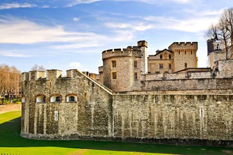 London: Tower of London and Crown Jewels Private Guided Tour - Key Points