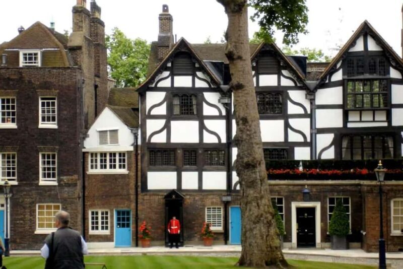 London: Tower of London and Crown Jewels Private Guided Tour - What Travelers Say