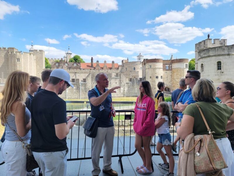 London: Tower of London Tour with Crown Jewels & Beefeaters - Key Points
