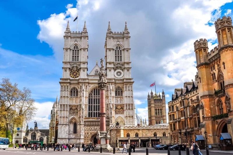 London: Westminster Abbey, Big Ben & Buckingham Guided Tour - St James’s Palace and nearby church details