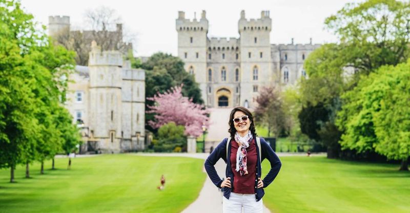 London: Windsor, Stonehenge, Bath, and Roman Baths Day Trip - How the guide makes or breaks the day