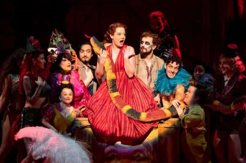 London's West End: Così Fan Tutte at London Coliseum - Visual & Auditory Appeal