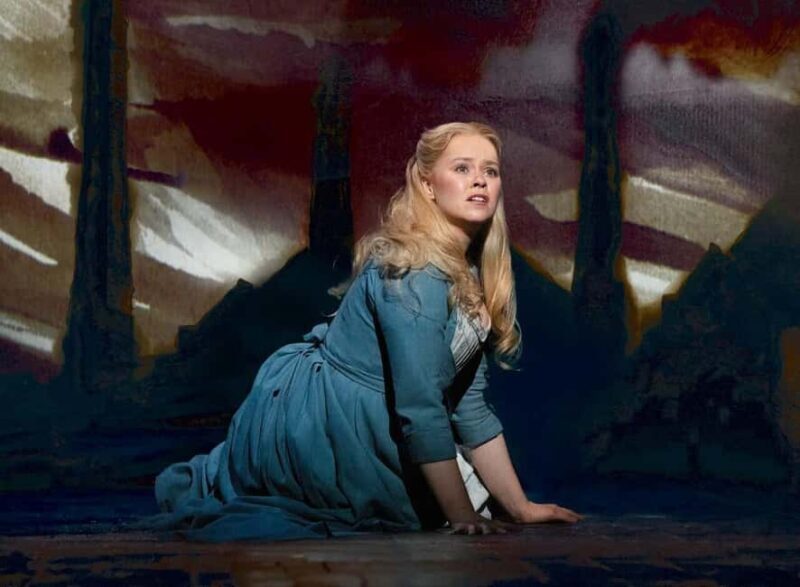 London's West End: Ticket to Les Misérables - Key Points