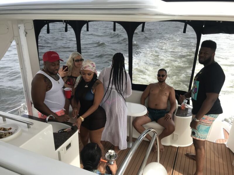 Long Island: Yacht Charters, Location: Port Jefferson Harbor - Frequently Asked Questions