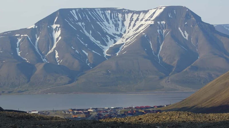 Longyearbyen: Panorama view hike - Platåfjellet Guided Hike - The Sum Up
